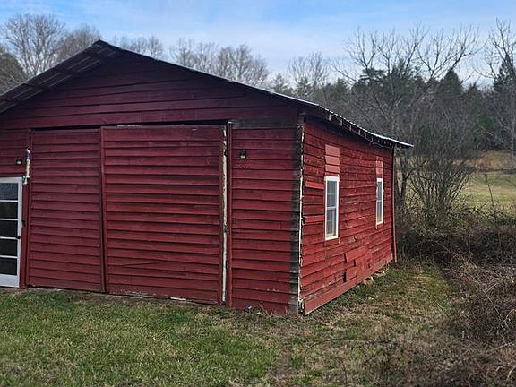 3rd image of 2731 Tate Rd