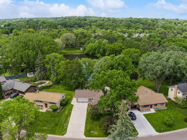 1232 Imperial Ln, New Brighton, MN 55112