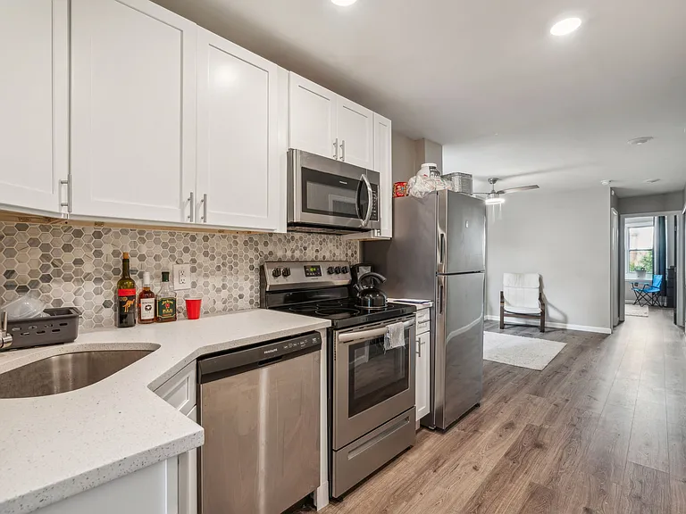 655 N 33rd St #2 — Photo 4