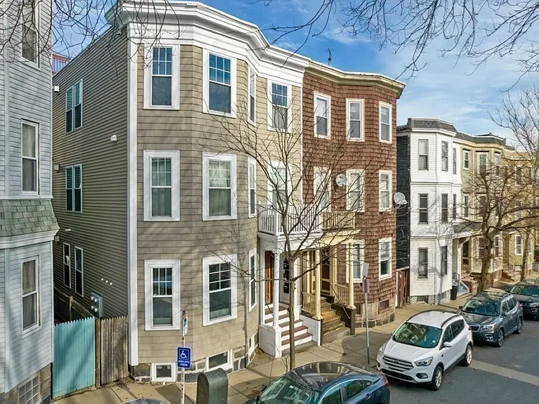 446 E 6th St #1 — Photo 17