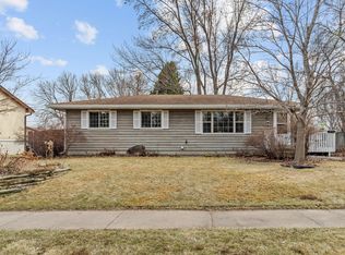 950 Blackoaks Ln, Anoka, MN 55303