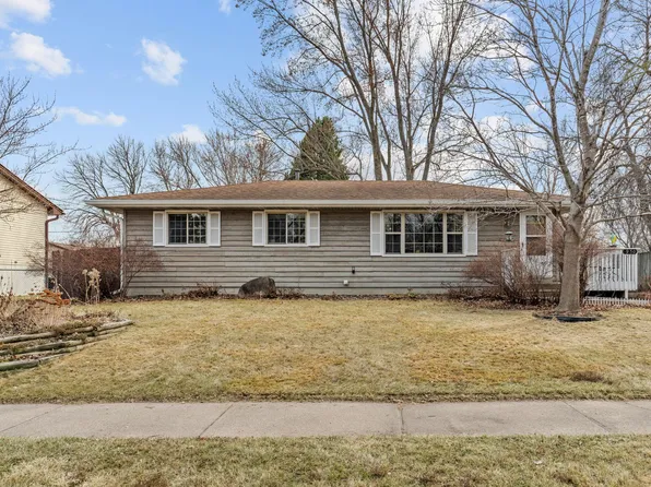 950 Blackoaks Ln, Anoka, MN 55303