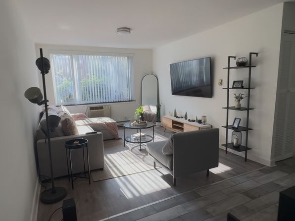 3825 N Pine Grove Ave APT 420