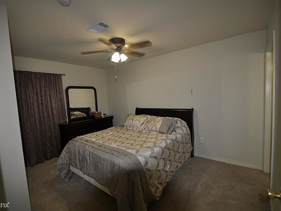 001e Master Bed1