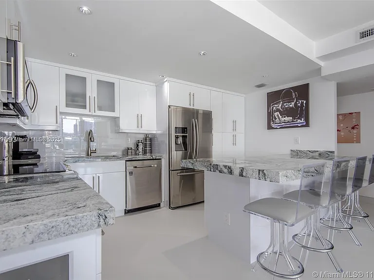 19390 Collins Ave #1121 — Photo 6