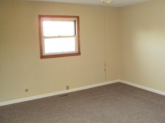 5th image of 70 Mary Ln