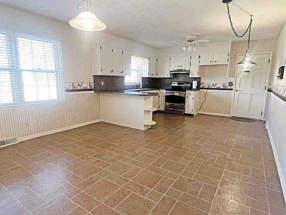 4th image of 208 Annhurst Dr