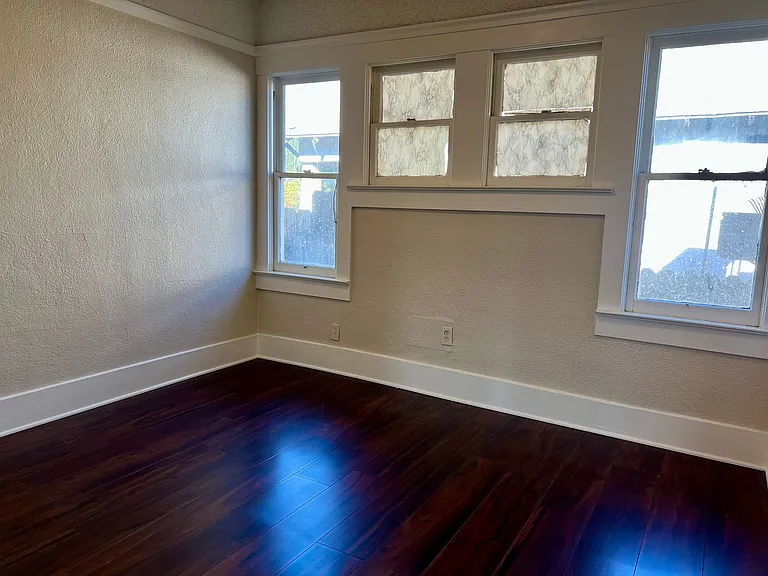 1042 N Harrison Ave — Photo 11