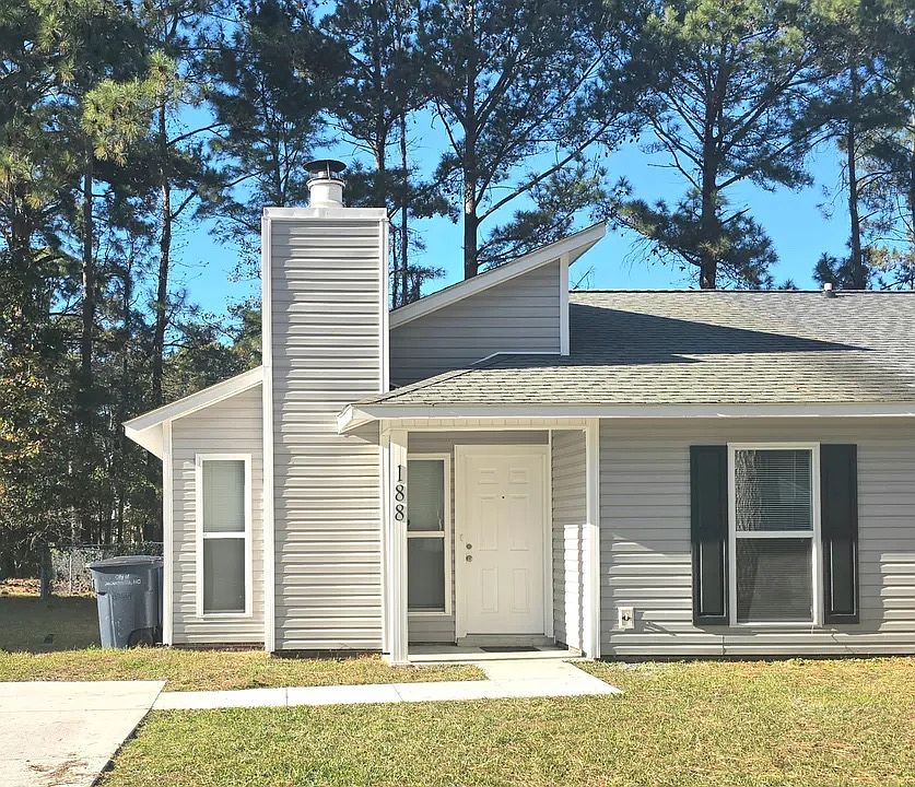 1st image of 188 Village Cir #188