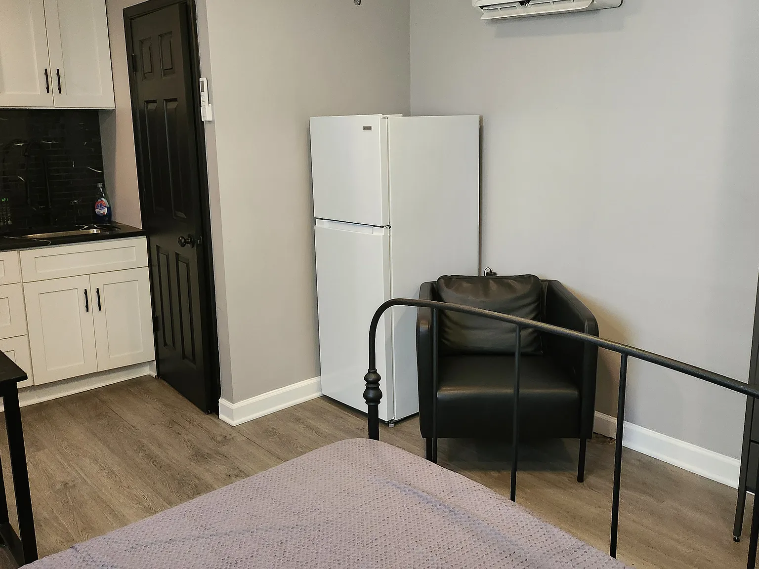 2500 W Fairmount Ave — Photo 4