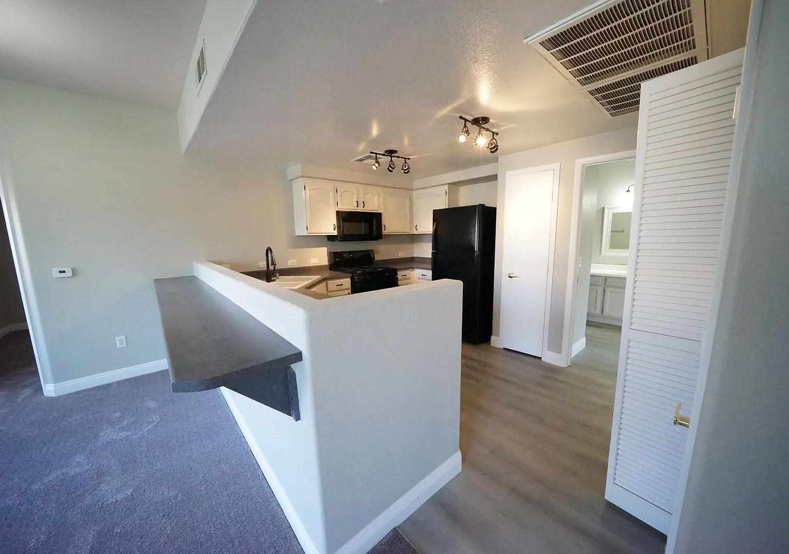Showings Available Now — Photo 4