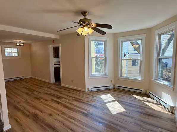 57 Main St, Hampton, NJ 08827