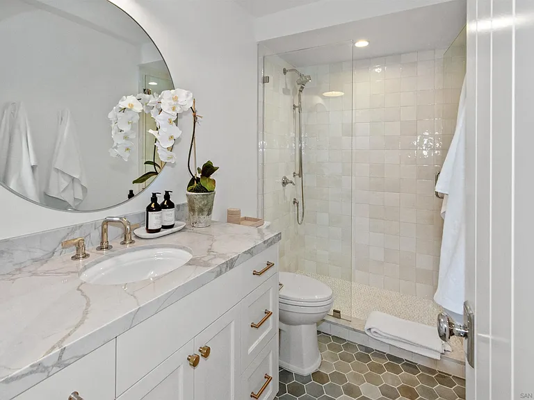1710 Avenida Del Mundo #803 — Photo 35