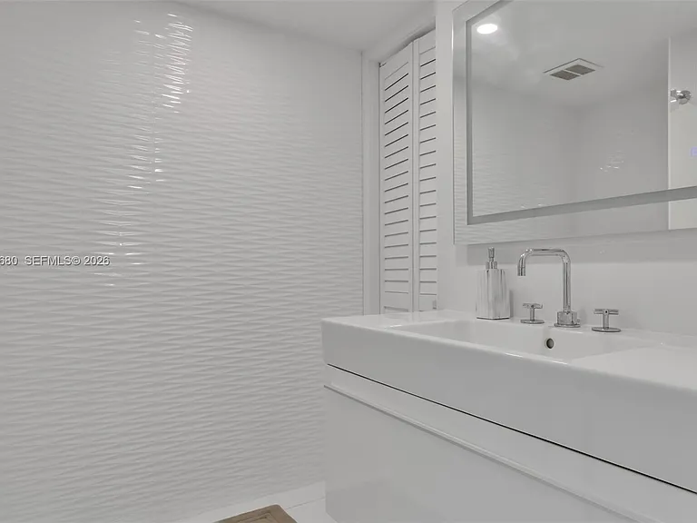 5701 Collins Ave #Penthouse 08 — Photo 25