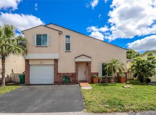 530 Radford Ter, Davie, FL 33325