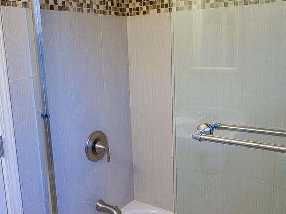 4th image of 308 Waverley St APT 2