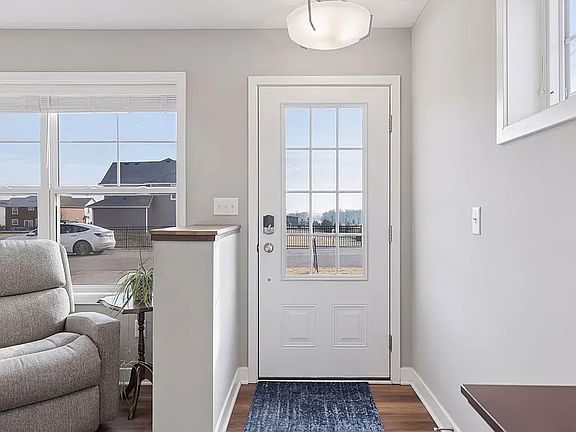 3rd image of 8067 Abercrombie Ln
