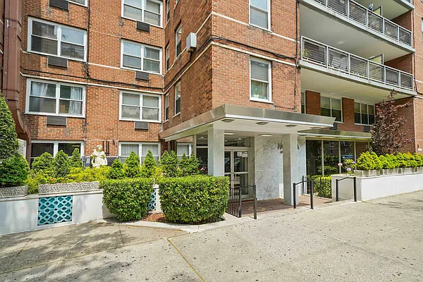 Sold by Daniel Gale Sotheby's International Realty | media 14