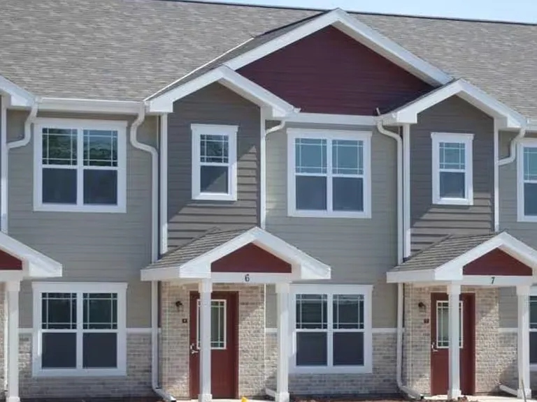 Whispering Echoes Townhomes — Photo 1