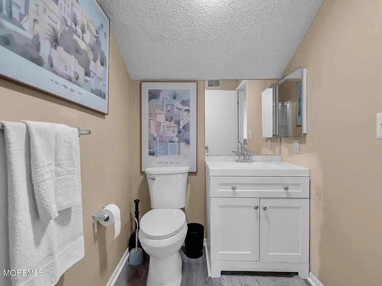 492 Bayberry Ct — Photo 29