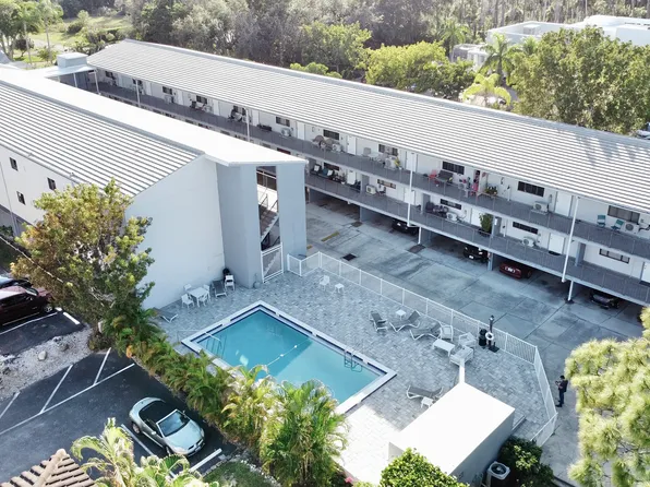 826 Wiggins Pass Rd APT 302, Naples, FL 34110