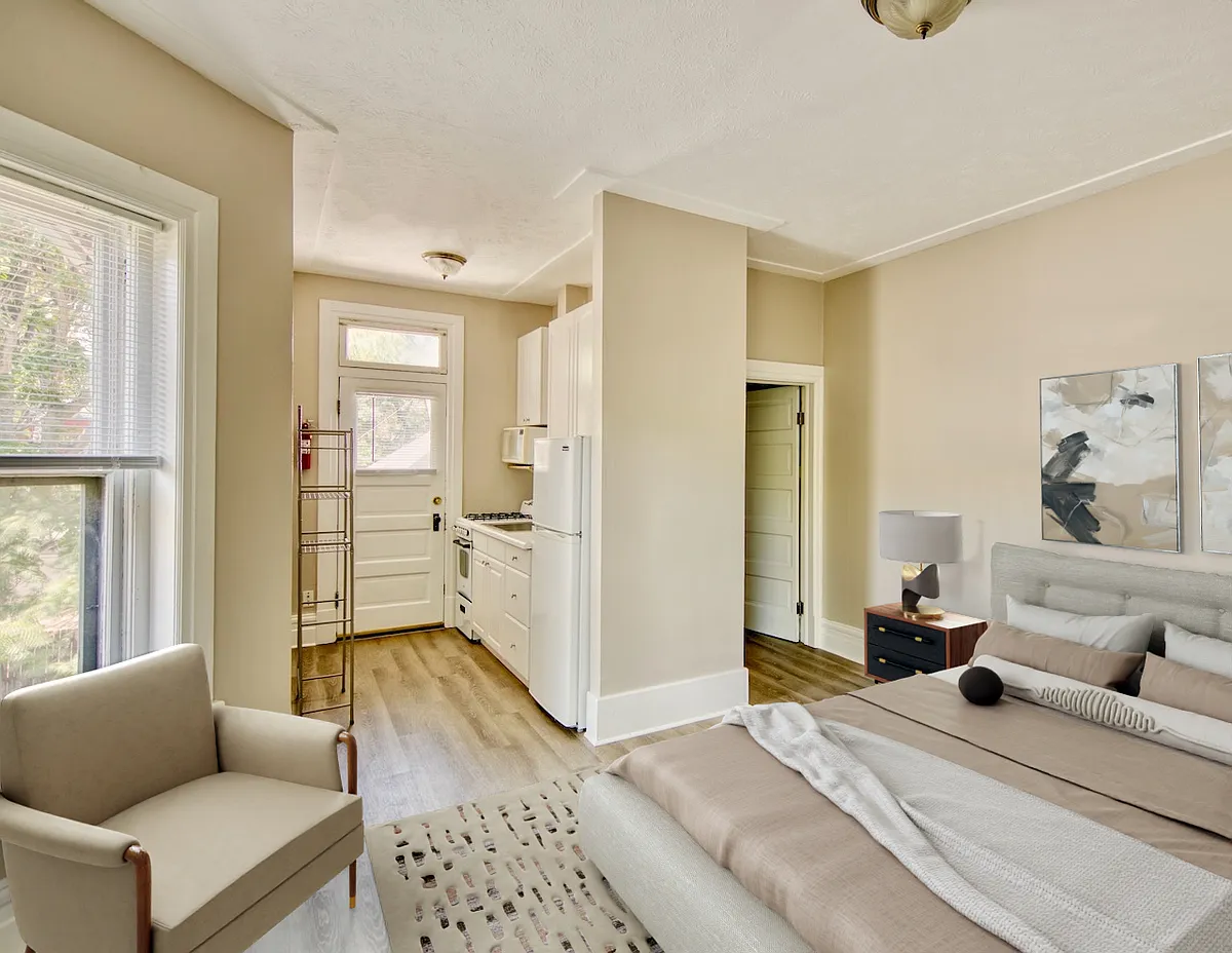 Building Photo - 1133 N Corona St #C6