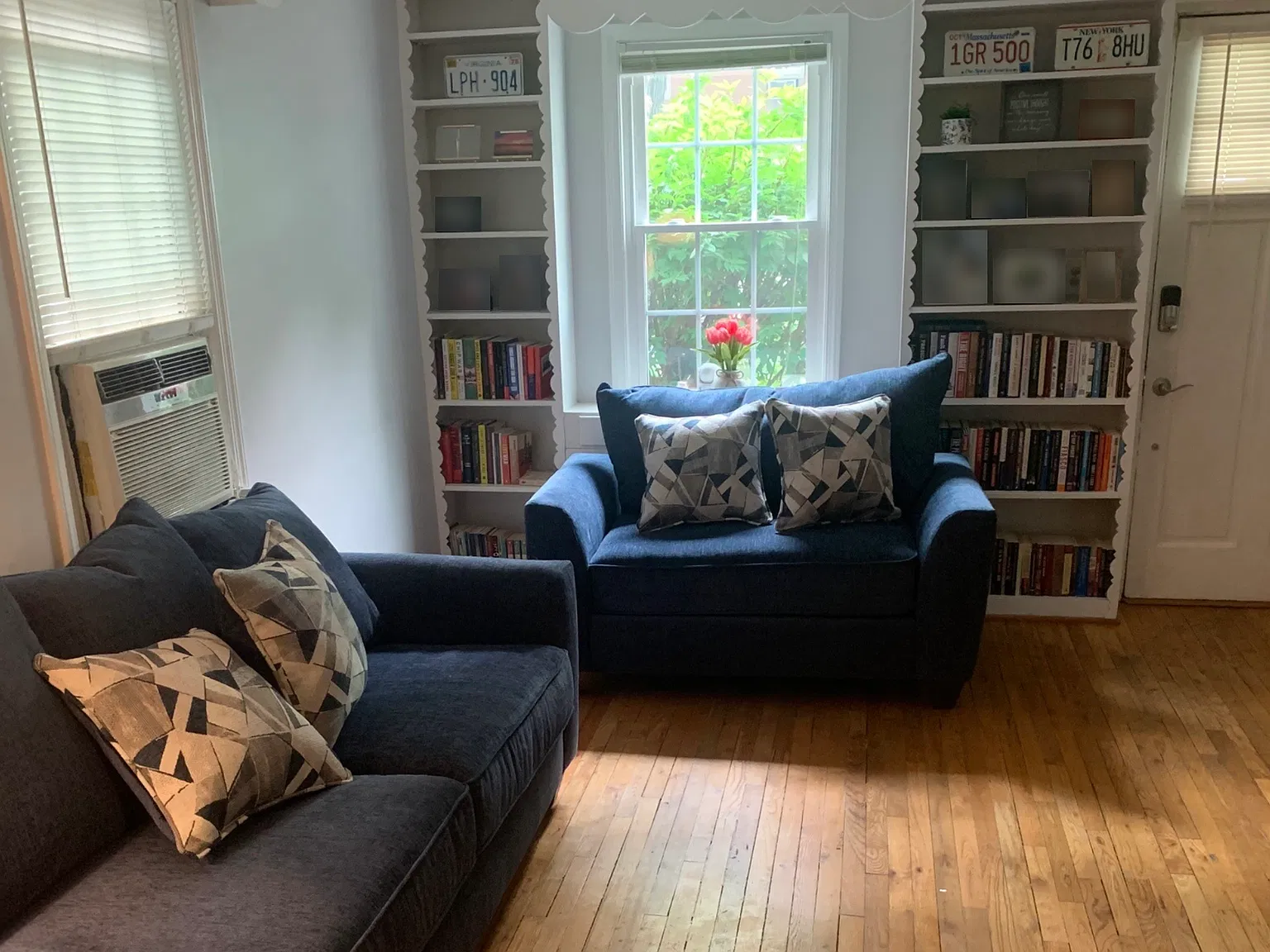 2 bed, 850 sqft, $3,050 — Photo 2