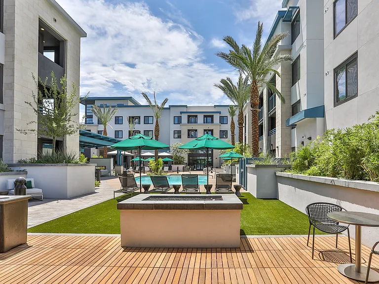 Lakeside Drive Apartments — Photo 14