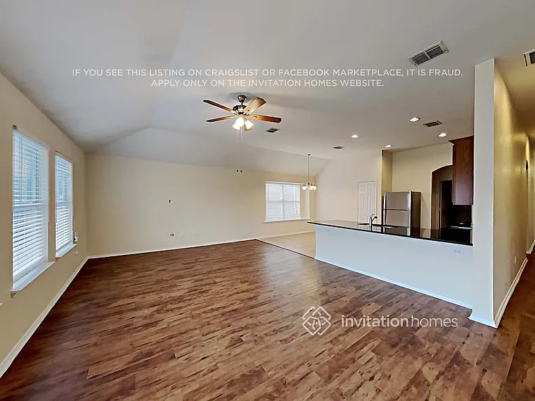 1120 Melrose Dr — Photo 4