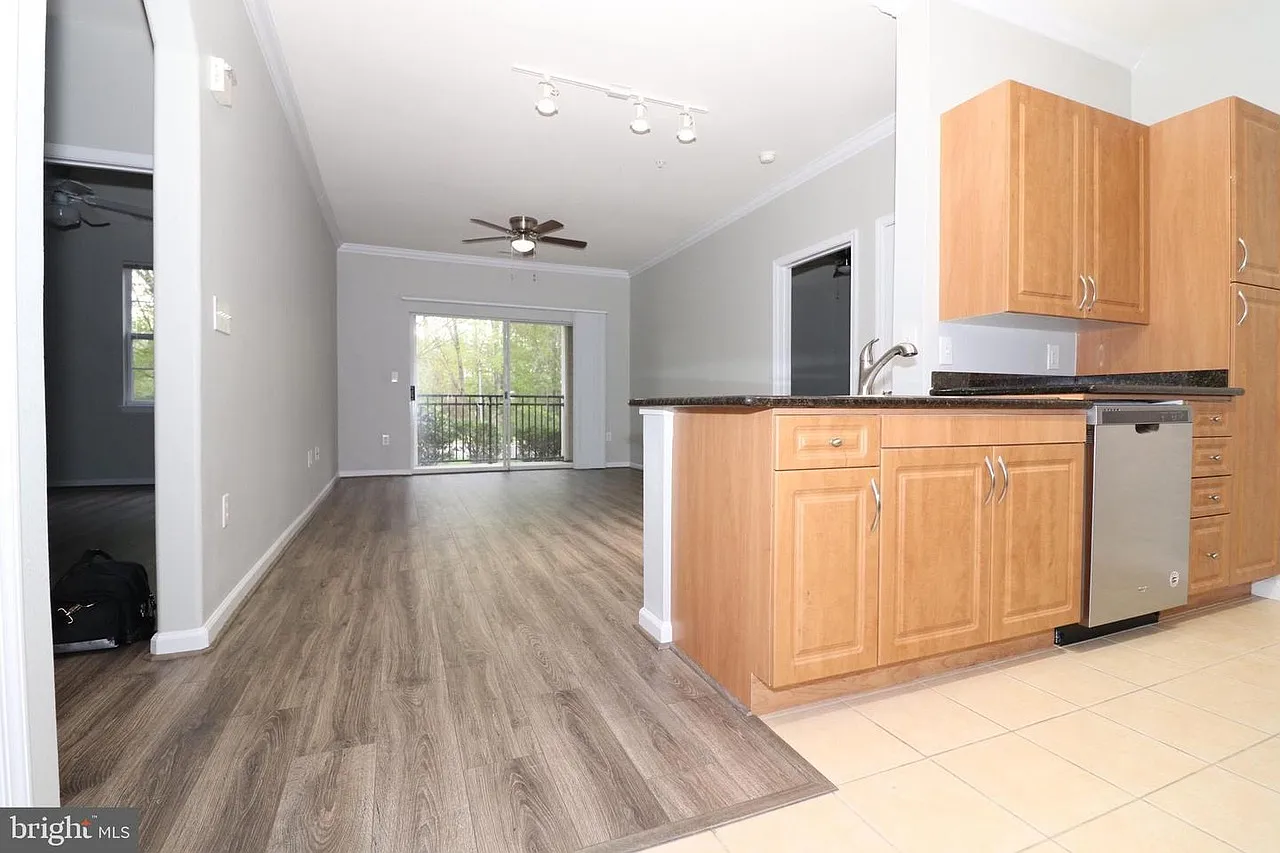 2 bed, 1031 sqft, $2,450 — Photo 2