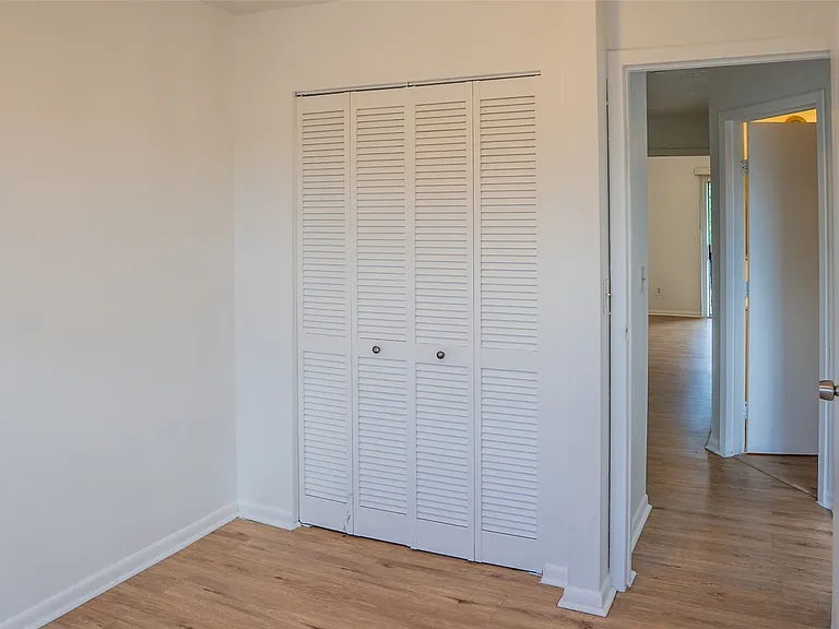 2323 Huntington Green Ct — Photo 15