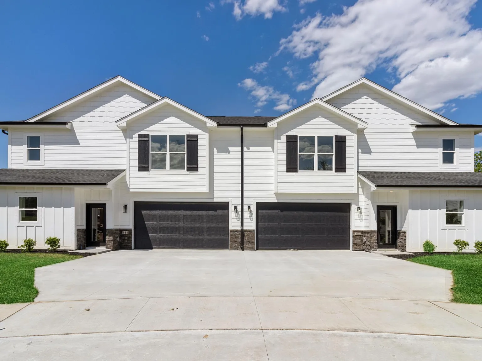 3 bed, 2.5 bath, 1447 sqft, $2,195 — Photo 2