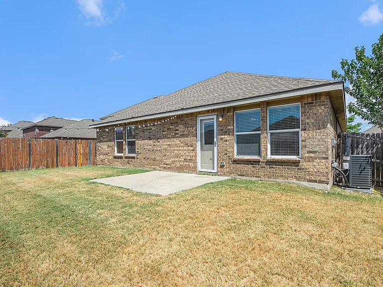 2308 Horseback Trl — Photo 24