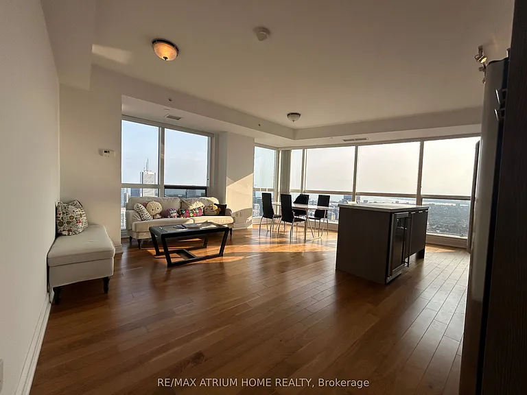 388 Yonge St #7010 — Photo 6