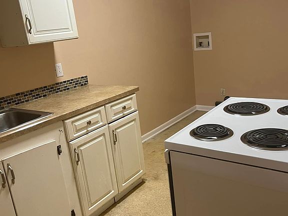 4th image of 587 63rd St E