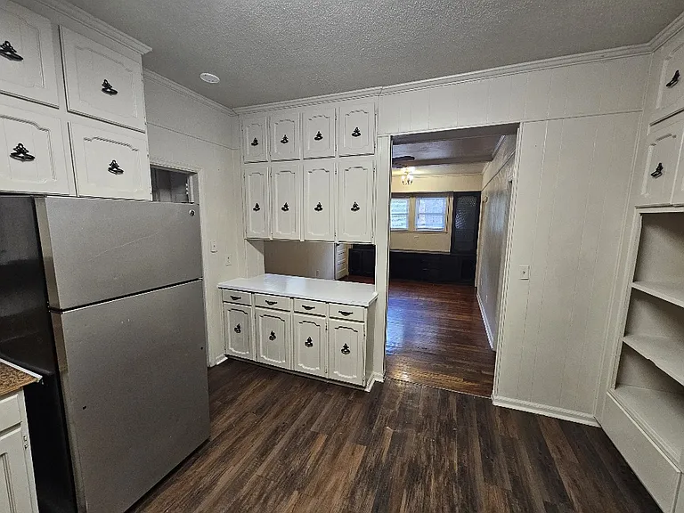 327 N Main St — Photo 7