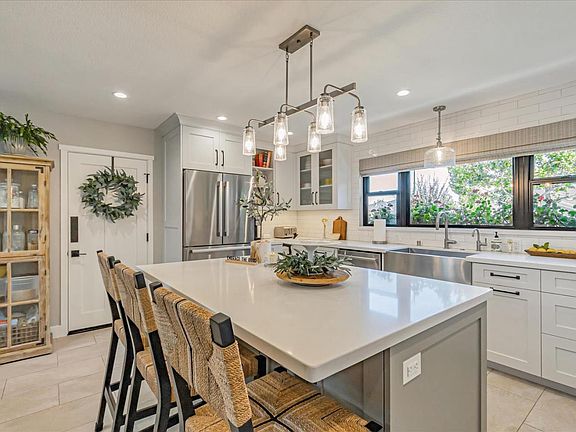 5th image of 3117 Woodcrest Dr