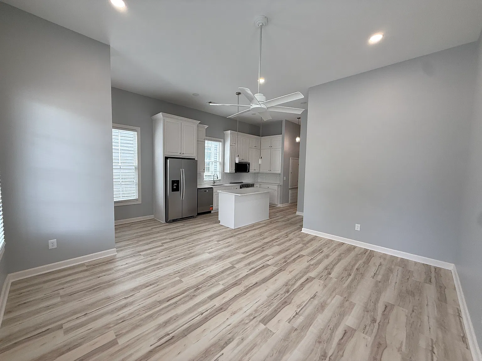 2 bed, 1000 sqft, $1,600 — Photo 3
