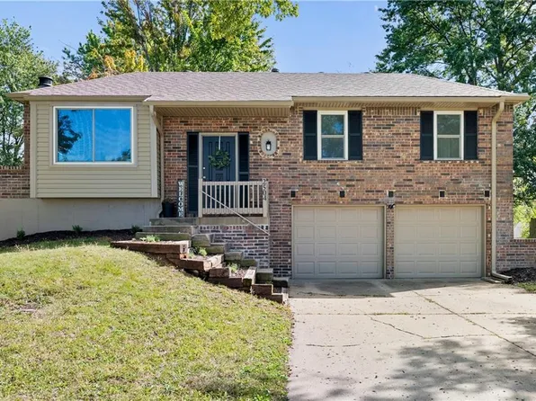 2504 NW Oxford Dr, Blue Springs, MO 64015