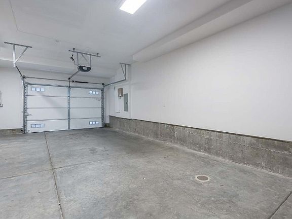 5th image of 527 Donahue St