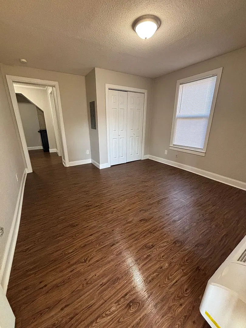 829 W Pershing St — Photo 3