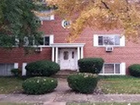725 S Maple Ave #106, Oak Park, IL 60304