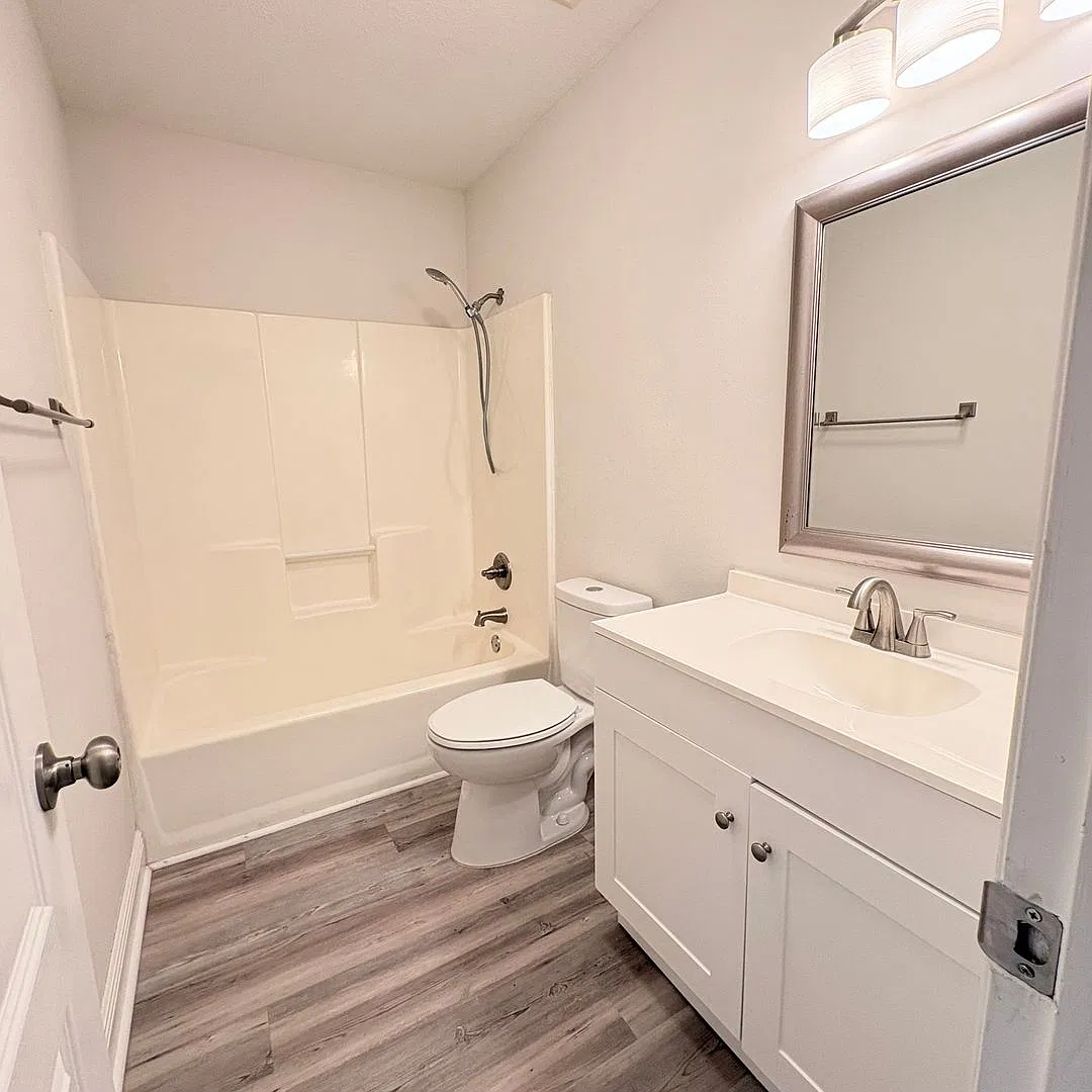 New Listing! — Photo 4