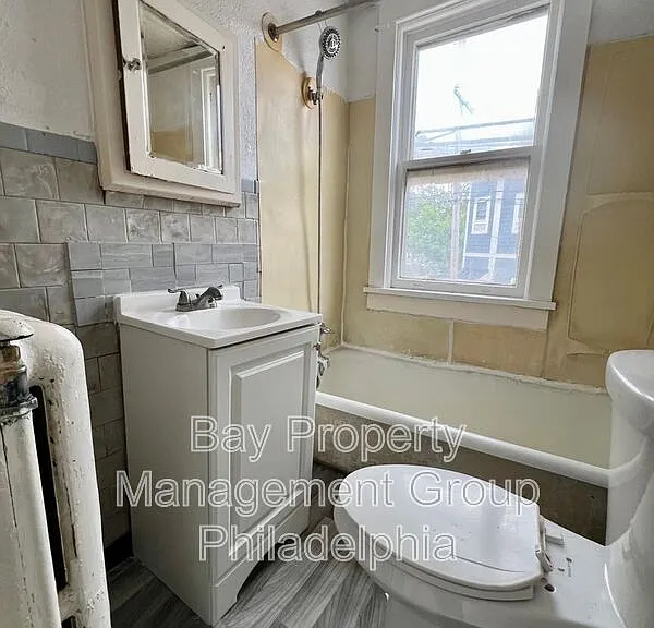 1001 Clifton Ave #2F — Photo 10