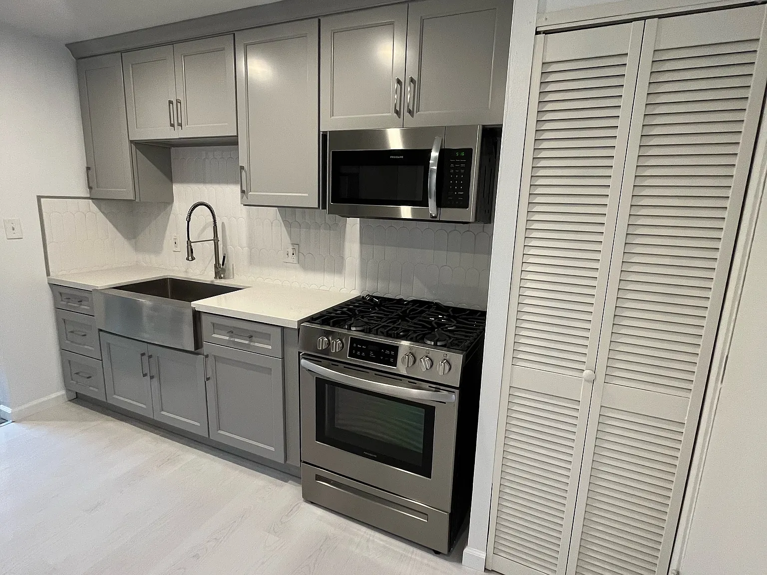 2 bed, 860 sqft, $2,700 — Photo 2