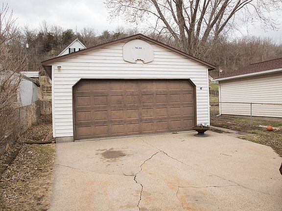 3rd image of 1313 Lincoln Ave