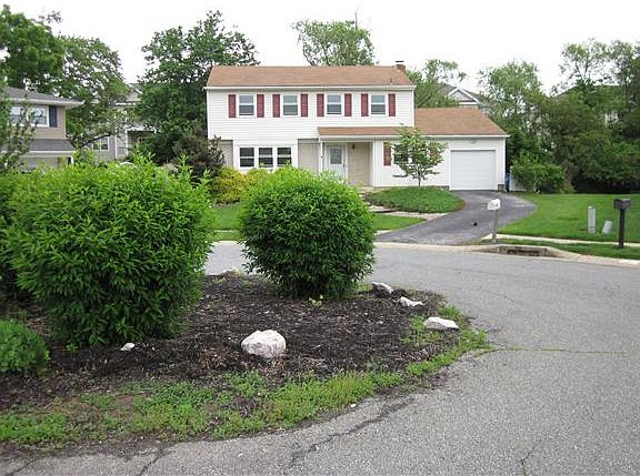 Landscaped cul-de-sac