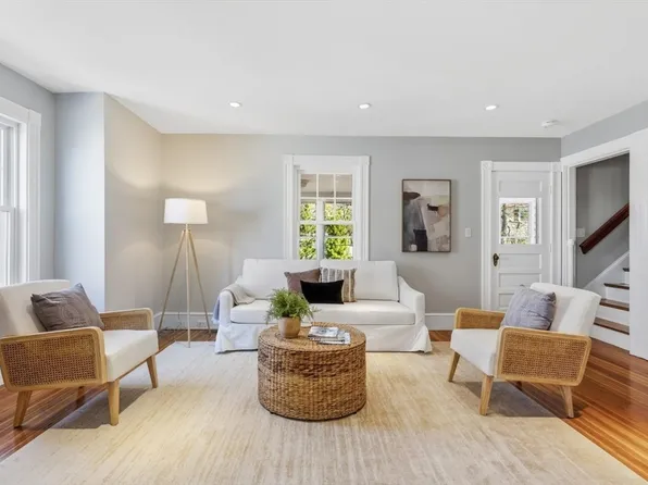 9 Governors Ave #2, Winchester, MA 01890