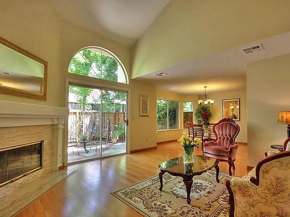 2nd image of 2120 Cuesta Dr