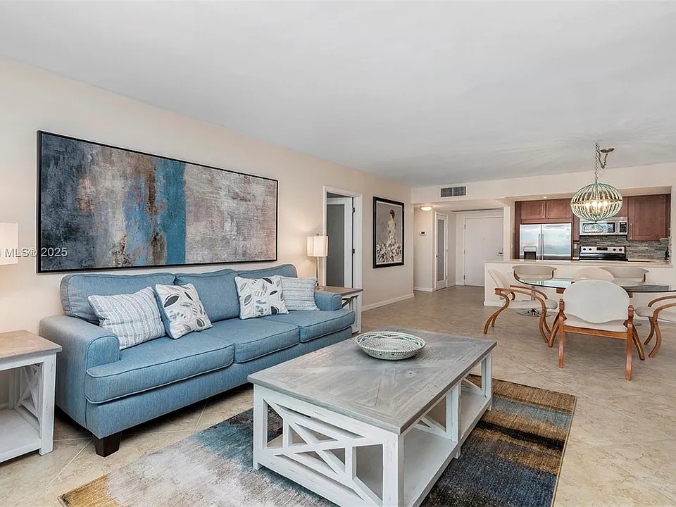 2301 Collins Ave #301